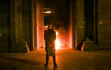 Художника Павленского перевели в психиатрический стационар после поджога банка в Париже