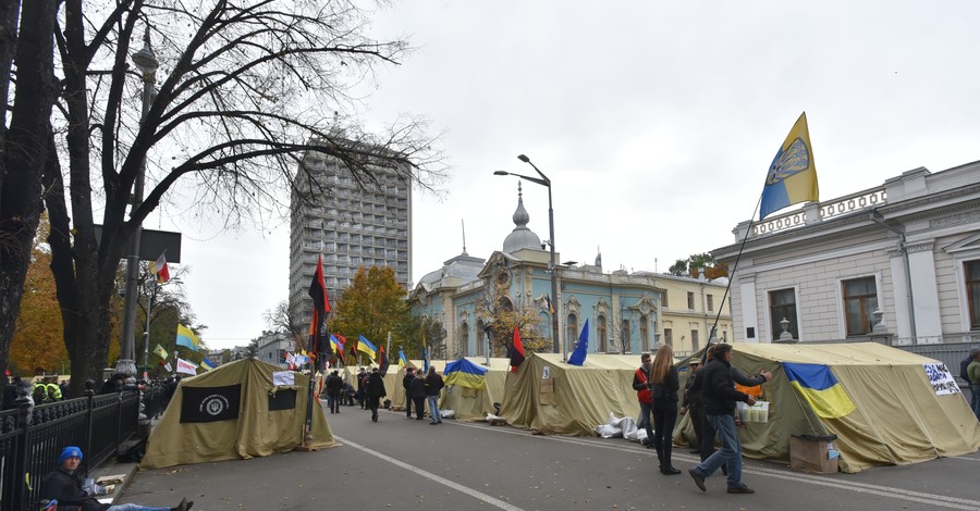 Не стал Майданом: когда закончится митинг под Радой