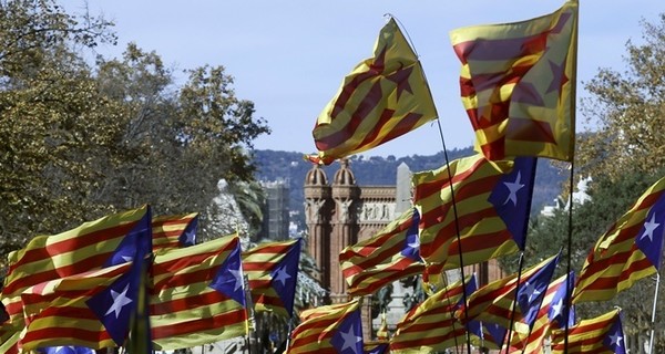 В Барселоне начались массовые митинги за отделение Каталонии