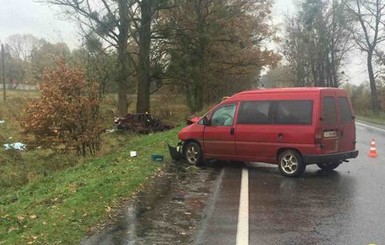 Во Львовской области столкнулись два авто: погибли мать и 10-летняя дочь