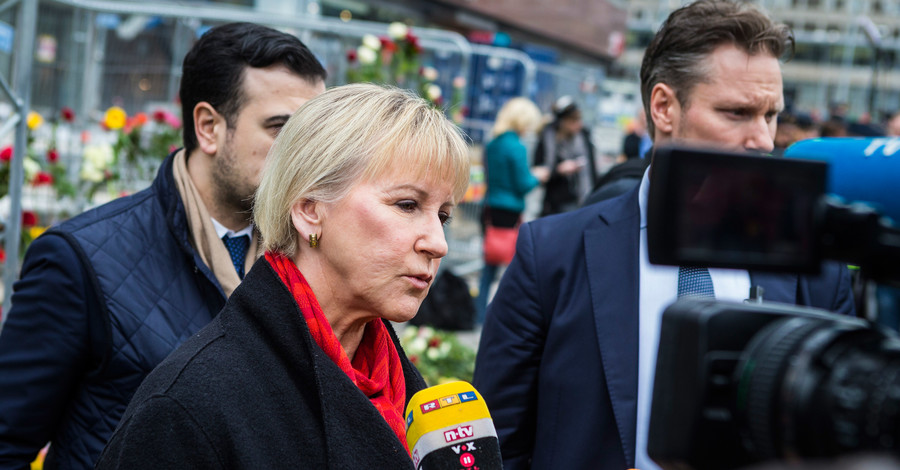 Шведский министр о сексуальных домогательствах: Неожиданно я почувствовала руку на своем бедре