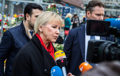 Шведский министр о сексуальных домогательствах: Неожиданно я почувствовала руку на своем бедре