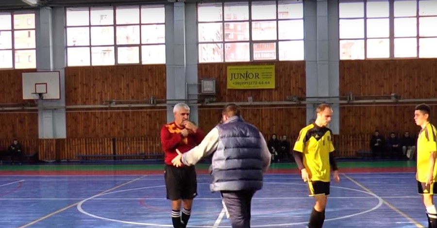 Украинский тренер избил судью во время матча по мини-футболу