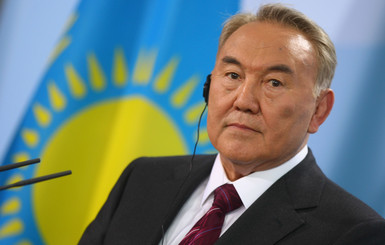 Президент Казахстана поручил перейти с кириллицы на латиницу до 2025 года