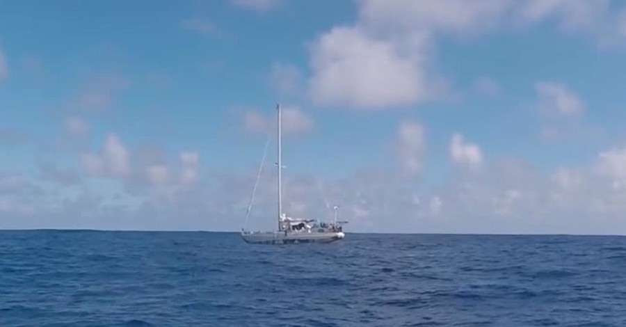 В Тихом океане спасли двух американок, дрейфовавших пять месяцев на яхте