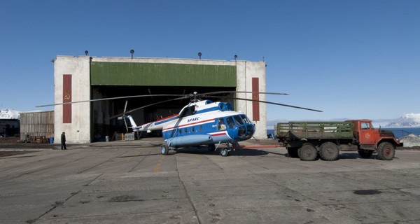 У архипелага в Норвегии, где россияне и украинцы добывают уголь, упал вертолет