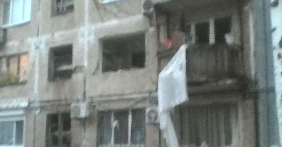 В центре Донецка прогремел взрыв в жилом доме, пострадали два человека