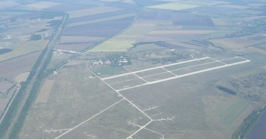 В Одессе люди в масках пытались захватить военный аэродром