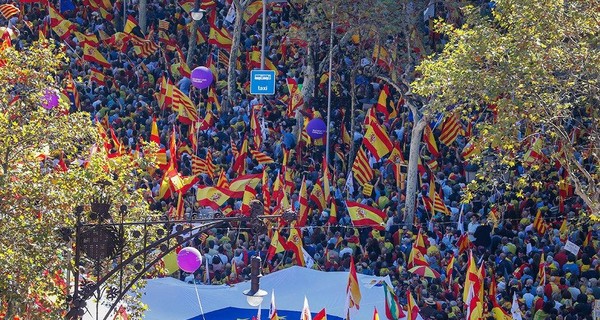 В Барселоне снова собрался многотысячный митинг против независимости