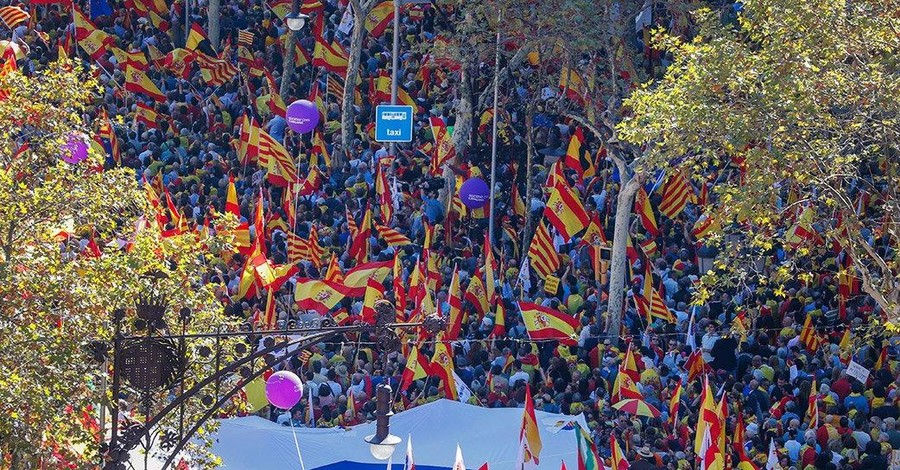 В Барселоне снова собрался многотысячный митинг против независимости