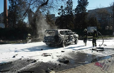 СБУ обнародовала видео закладки бомбы под автомобиль полковника в Мариуполе