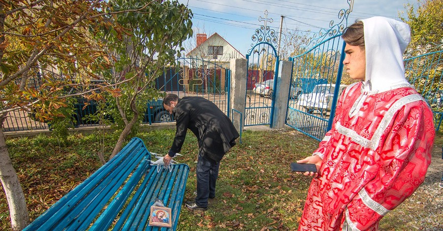 Село под Одессой спасали от криминала летающей иконой
