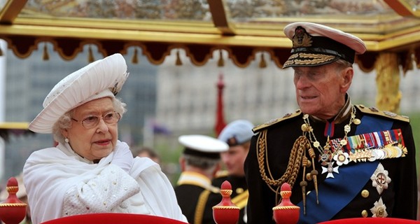 Лидер британской оппозиции призвал Елизавету II извиниться за офшоры 