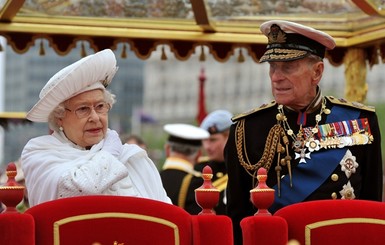 Лидер британской оппозиции призвал Елизавету II извиниться за офшоры 