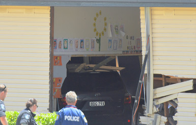 В Австралии джип влетел в здание школы, погибли два восьмилетних ребенка    