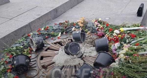 В Киеве вандалы залили 