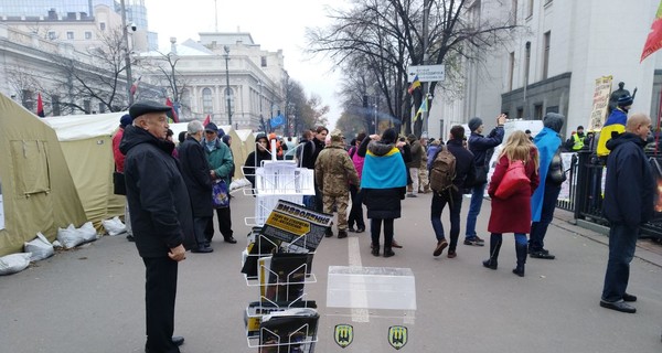 На Михомайдане завтракают и ждут Саакашвили