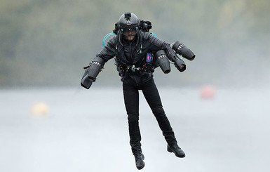 Британский инженер побил мировой рекорд скорости в летательном костюме