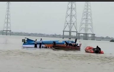 В Индии опрокинулась переполненная лодка, погибли 13 человек