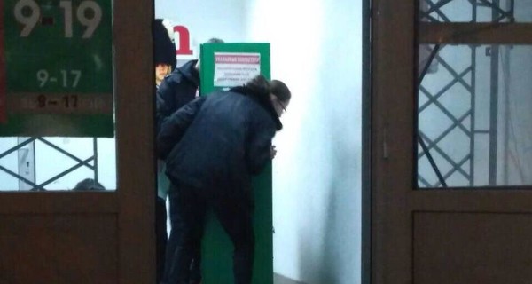 В Николаеве мужчина с пистолетом напал на менялу