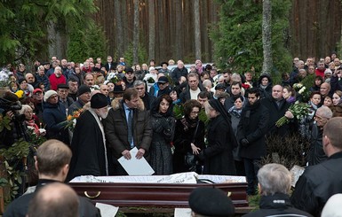 На похороны Задорнова пришли обе жены сатирика