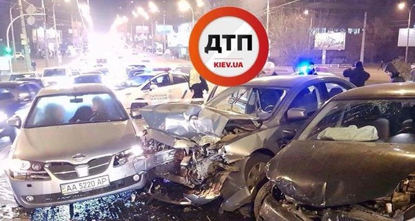В Киеве столкнулись машины: пострадала беременная женщина