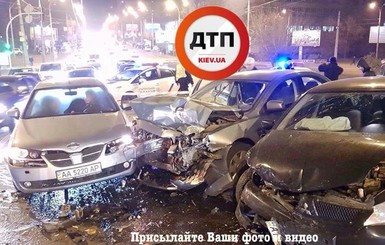 В Киеве столкнулись машины: пострадала беременная женщина