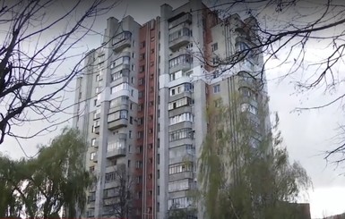 В Киеве девочка-подросток выпрыгнула из окна, потому что мама не дала зайти в соцсети