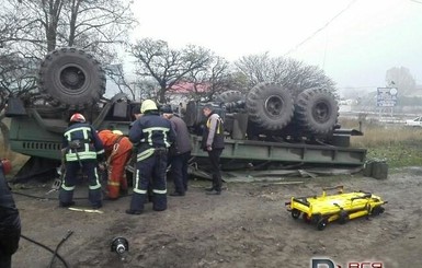 В Запорожье перевернулся грузовик с военными, есть жертвы