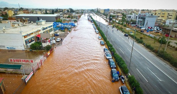 В Афинах из-за наводнения погибли 20 человек