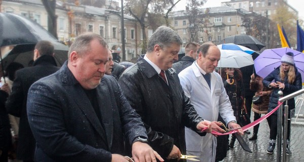 Петр Порошенко открыл в Днепре уникальную для Украины детскую больницу