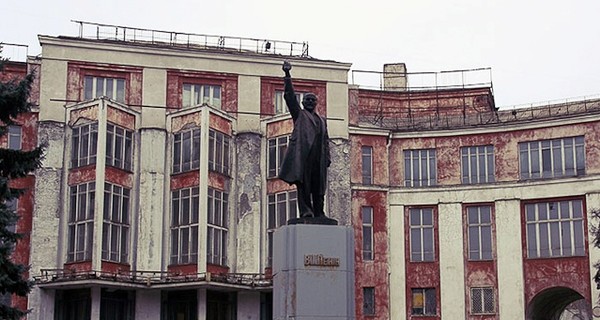 В Днепре продали дворец Ильича по цене квартиры в Киеве