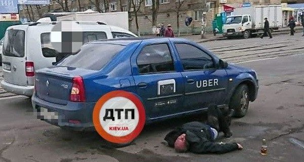В Киеве таксист Uber выкинул пьяного пассажира из авто