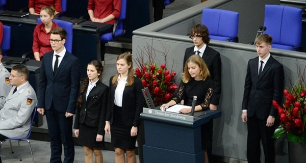 ФСБ ищет украинские корни школьника, который выступил в Бундестаге