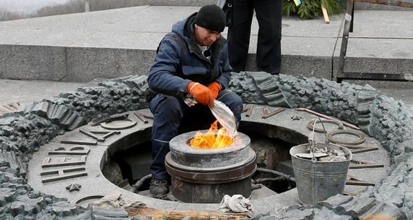 Кива показал фото караула у Вечного огня в Киеве