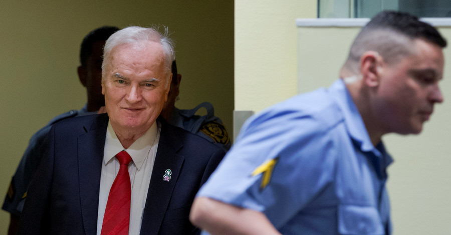Гаагский суд приговорил к пожизненному заключению Младича, признав виновным в геноциде 