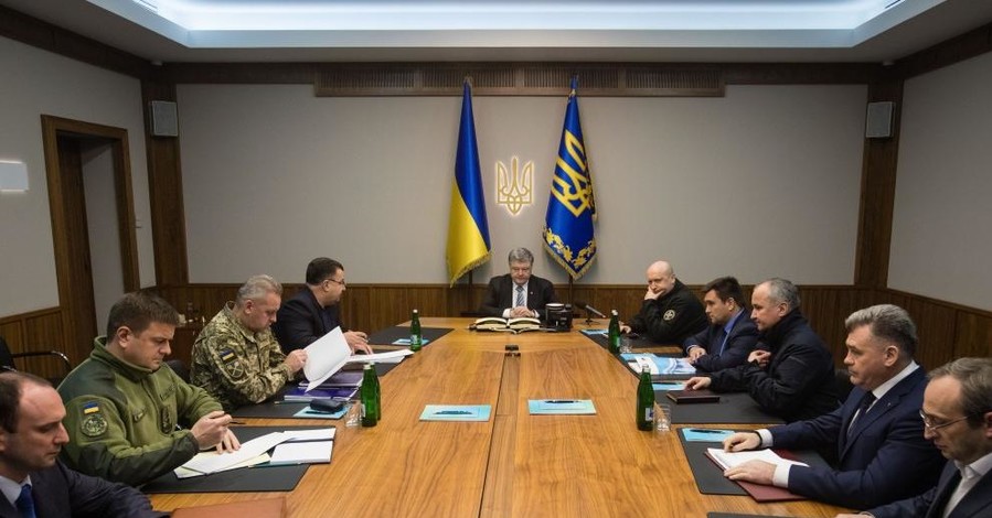 Порошенко созвал СНБО по ситуации в Луганске
