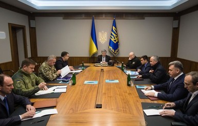 Порошенко созвал СНБО по ситуации в Луганске