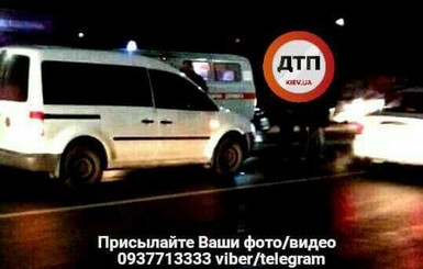 Под Киевом водитель сбил двух детей