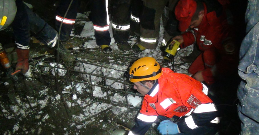 Обвал стены в Ивано-Франковске: один из травмированных строителей ночью сбежал из больницы 