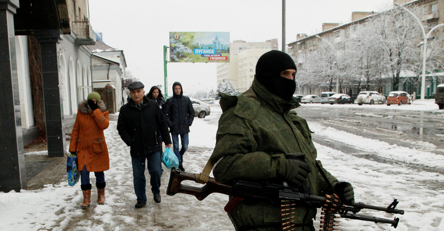 Переворот в Луганске: пропавший Плотницкий, слухи о слиянии с 