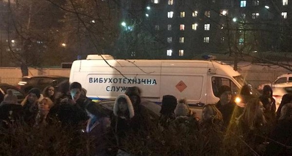 В Киеве эвакуировали зрителей с концерта группы Hurts