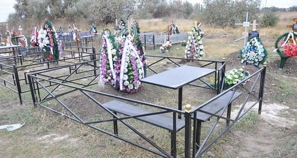 Ритуальная реформа в Днепре: оградки и столики на кладбищах – отменить, 