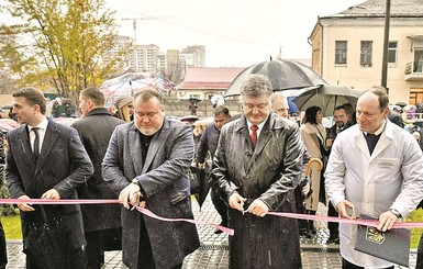 Визит Порошенко в Днепр: Президент увидел на Днепропетровщине результаты эффективной работы и децентрализации