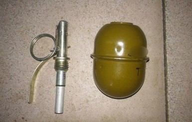 В России при попытке сделать селфи с гранатой подорвался парень