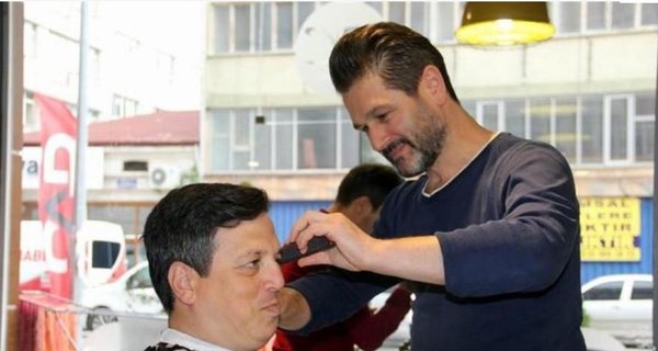 Турецким мужчинам запретили красить волосы в черный