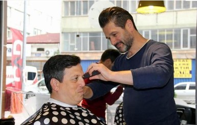 Турецким мужчинам запретили красить волосы в черный
