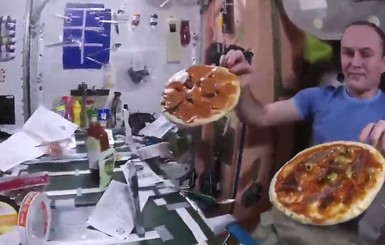 Астронавты приготовили пиццу на борту МКС