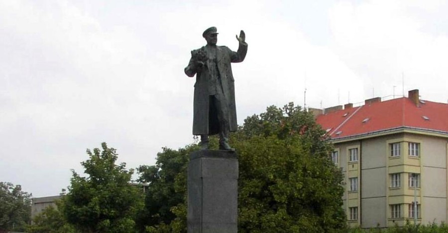 В Праге на памятник Коневу повесят табличку с датами вторжения СССР в Венгрию и Чехословакию