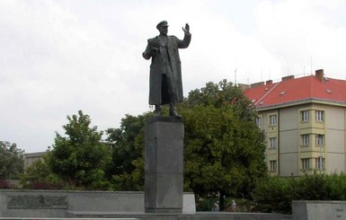 В Праге на памятник Коневу повесят табличку с датами вторжения СССР в Венгрию и Чехословакию